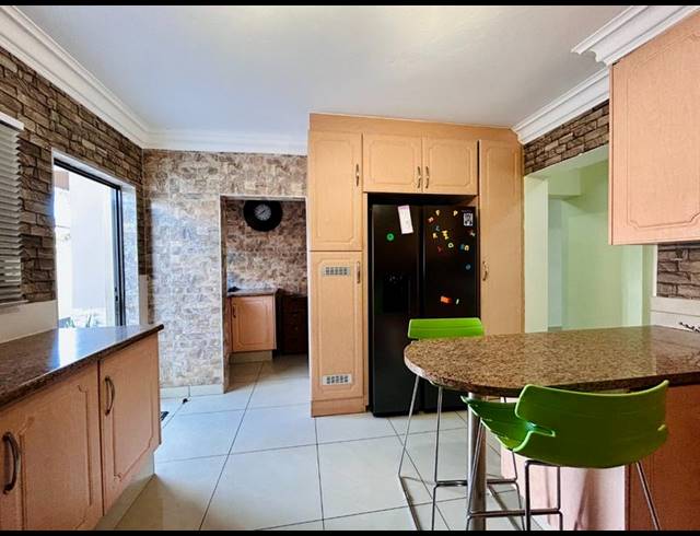 6 BEDROOM HOUSE FOR SALE IN SAVANNAH COUNTRY ESTATE